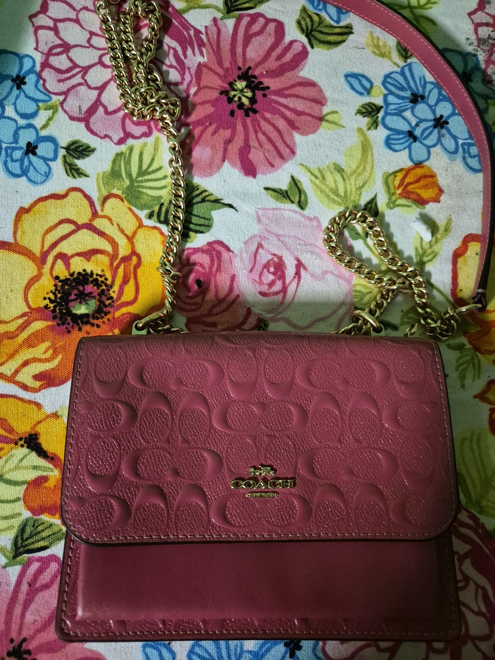 COACH Pink Patent Signature Chain Crossbody - Picture 2 of 4